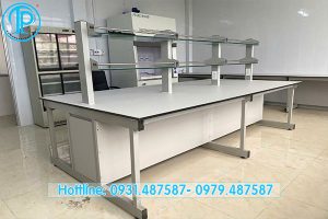 Bàn thí nghiệm và tủ hút khí độc