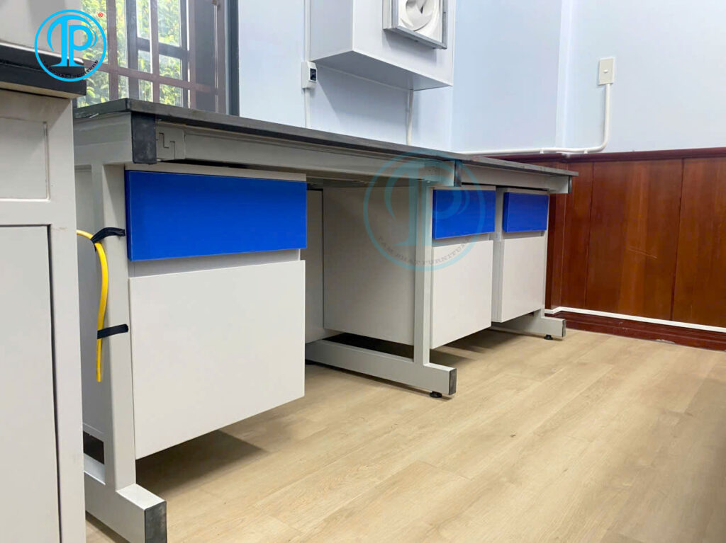 Bàn thí nghiệm áp tường có hộc tủ