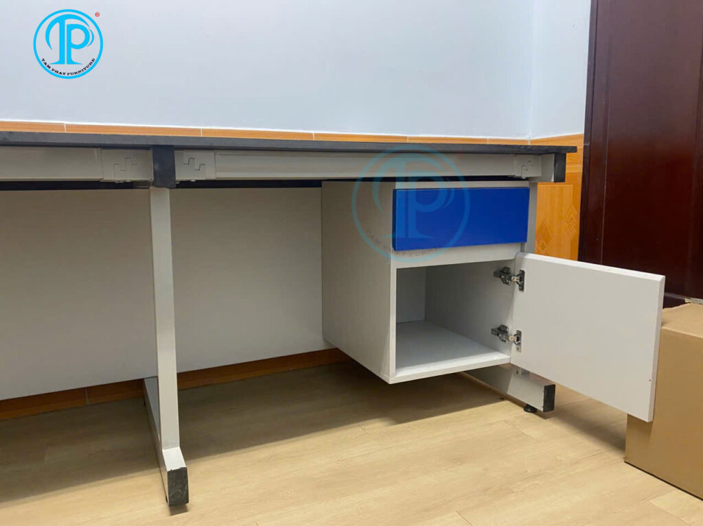 Bàn thí nghiệm áp tường có hộc tủ