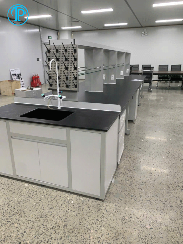 Bàn thí nghiệm trung tâm