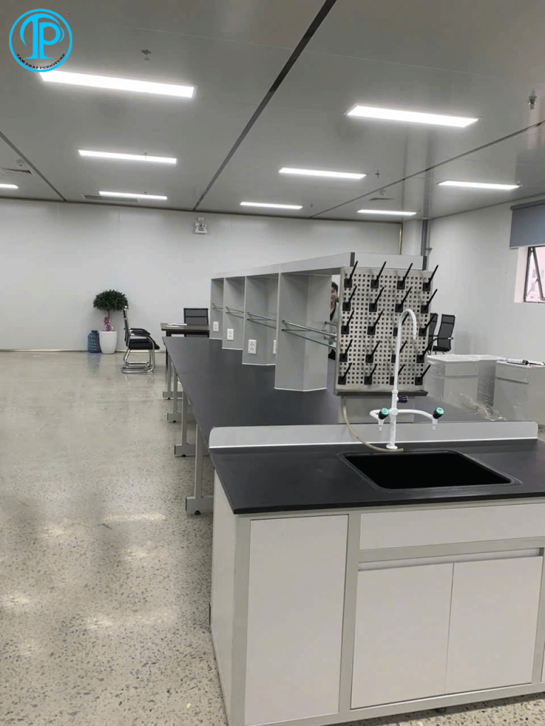 Bàn thí nghiệm trung tâm