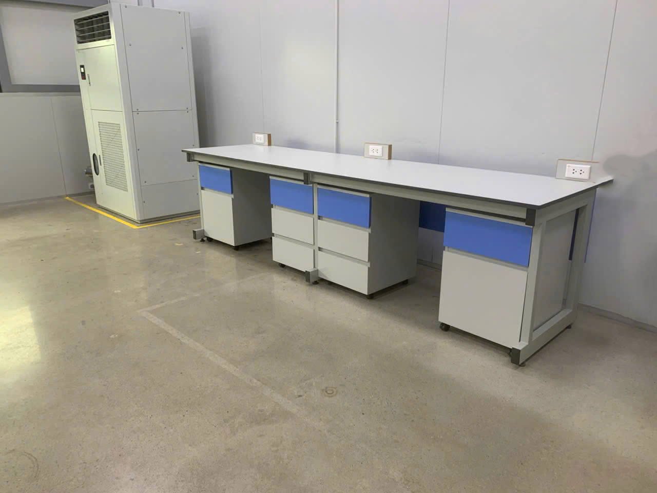 Bàn thí nghiệm áp tường BTNAT25 3 Bàn thí nghiệm áp tường BTNAT25