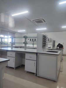 bàn thí nghiệm
