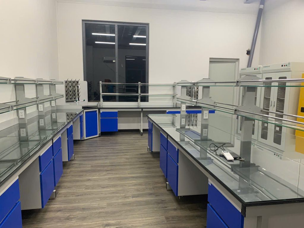 Bàn Thí Nghiệm Đạt Chuẩn Kỹ Thuật 3 bàn thí nghiệm