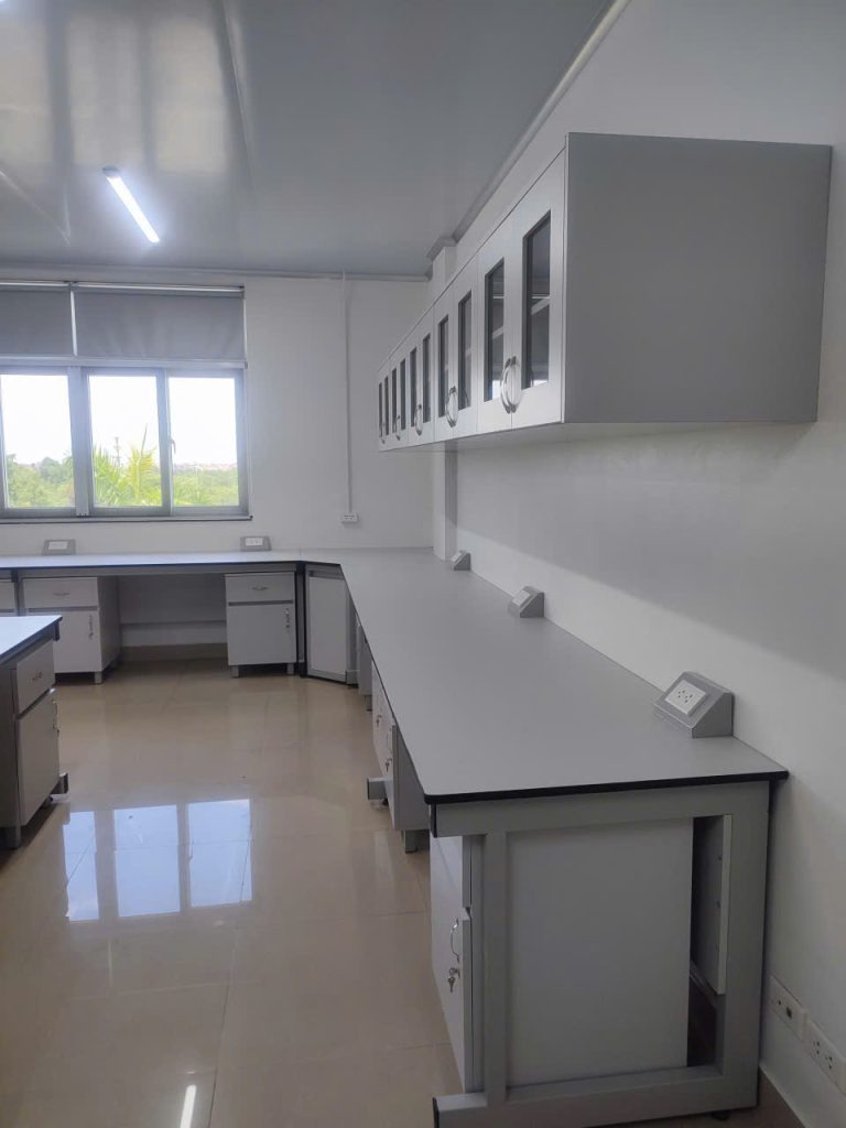 Đơn Vị Thi Công Bàn Thí Nghiệm Uy Tín Toàn Quốc 2 bàn thí nghiệm
